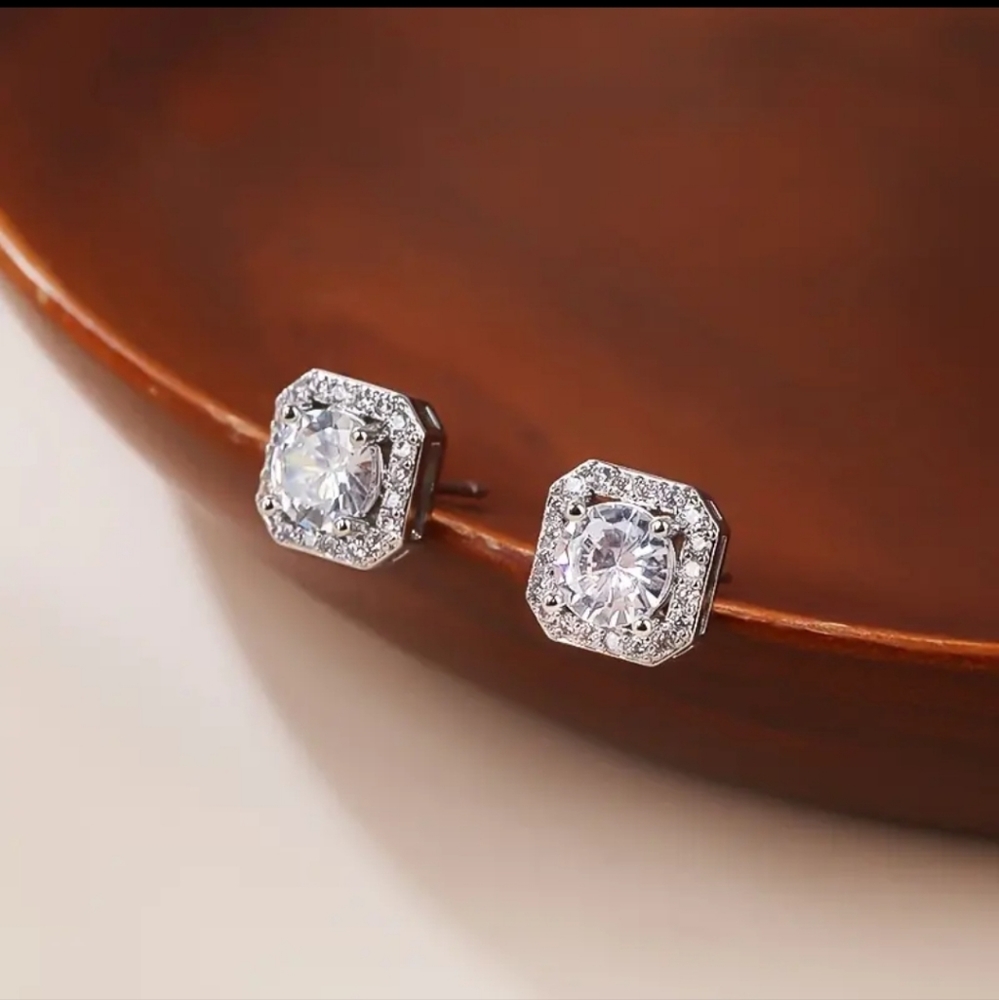 ⭐️⭐️NEW⭐️⭐️EXQUISITE!! OCTAGON CLEAR CZ Stud Earrings in 14kt White Gold Plating - Picture 3 of 13